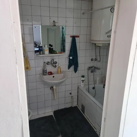 Lekas Hill Apartment