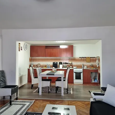 Lekas Hill Apartment