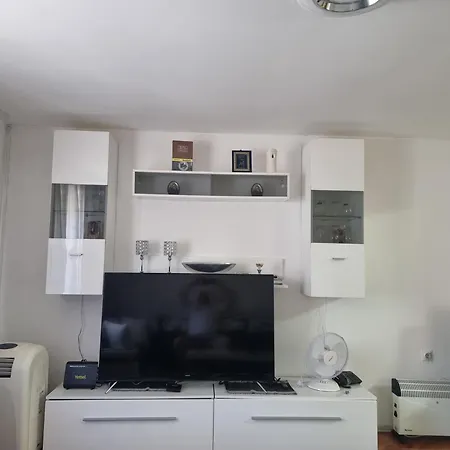 Lekas Hill Apartment *